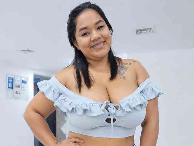 AnalieBigboobs