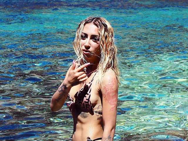 prettybadgal