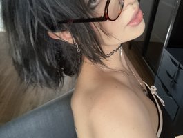 Watch  RezeBomb live on BongaCams