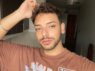 Hi