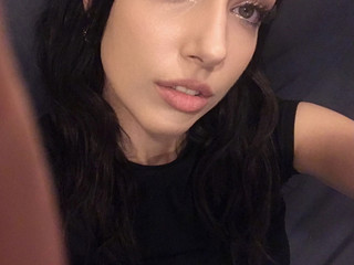 hi it's me :)