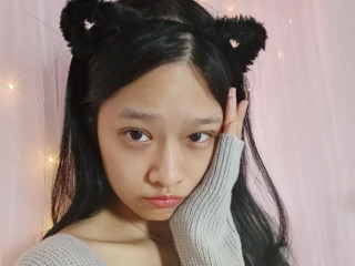 cute kitty thingking
