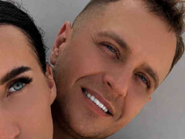 Honeyed_Couple