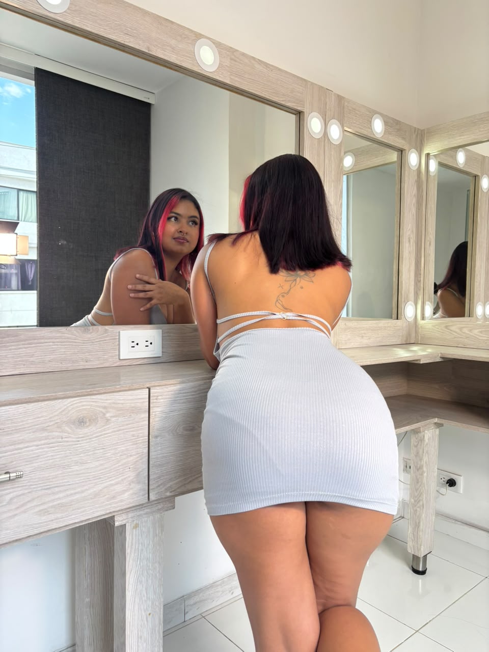 ZaraGlow Hi love im a New Girl image: 1