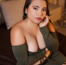 CurvyEmma