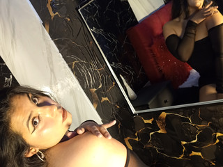 Daisy Moon Hot