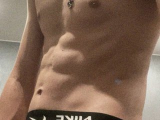 Вебкам-модель SweetyBoychikk