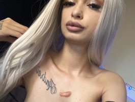 Yanissa100, вебкам-модель BongaCams