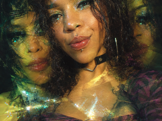 Mystery under the light ✨🖤