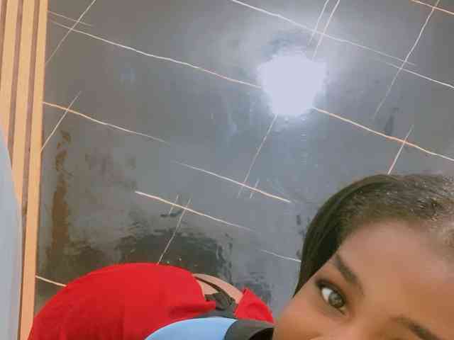 MAYhASEXI