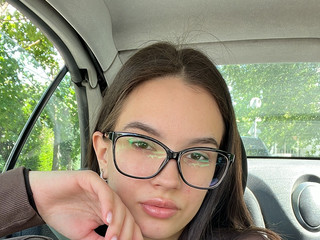 Consider this your daily distraction 😘