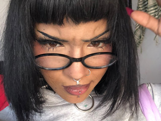 AKIRA YUMI