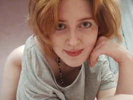 Qoshka, female webcam model, 30 years old, on live webcam