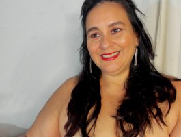 sharlot-curvy webcam