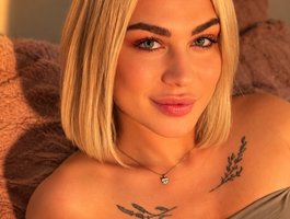 KissMeLola Bongacams