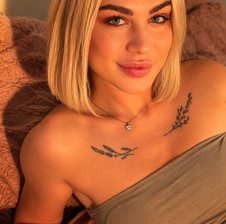 KissMeLola