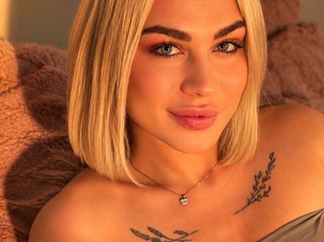 KissMeLola