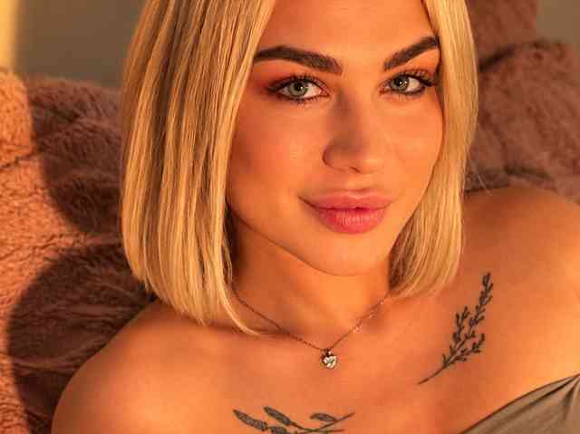 KissMeLola