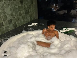 Webcam model TonnySubmissive