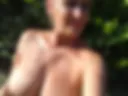 Blanke XXL-Titten beim Sonnenbad im Garten ☀️