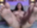 shaved pusssy and feet to suck 👣
