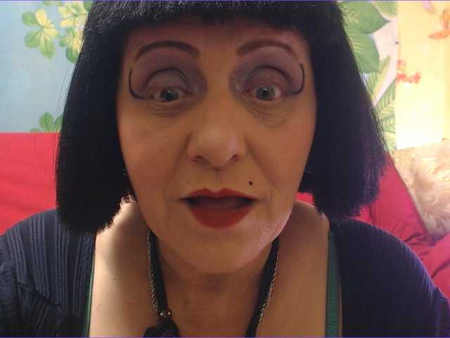 SquirtMommy's BongaCams show and profile