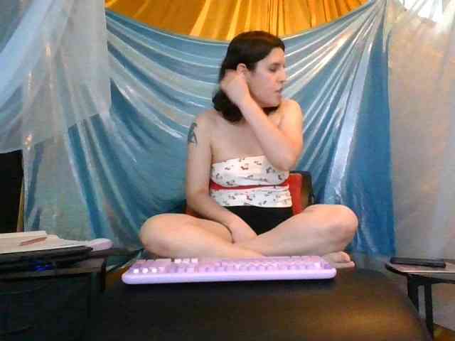 AlluringAli25 webcam