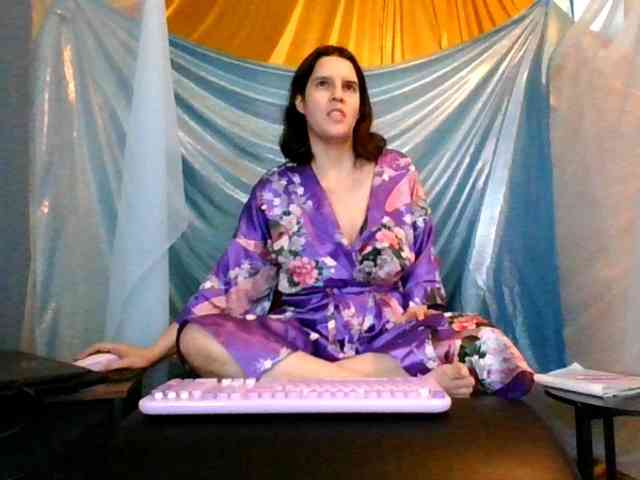 AlluringAli25 webcam