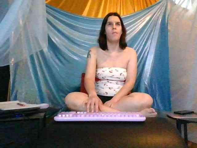 AlluringAli25 webcam