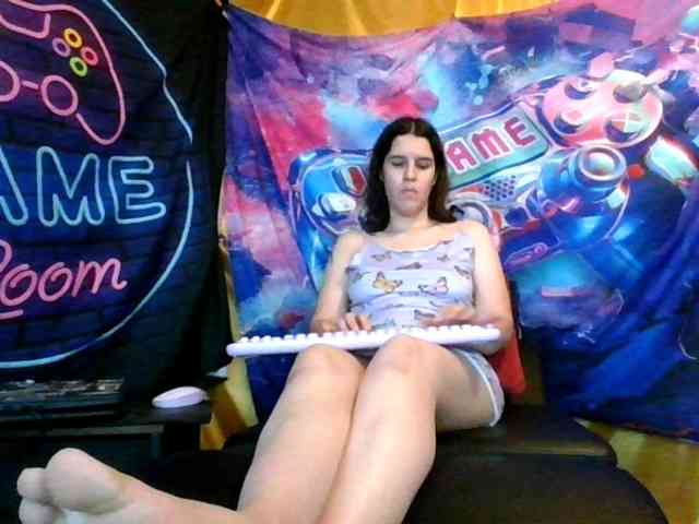 AlluringAli25 webcam