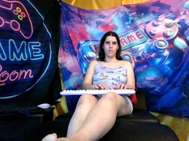 AlluringAli25 webcam