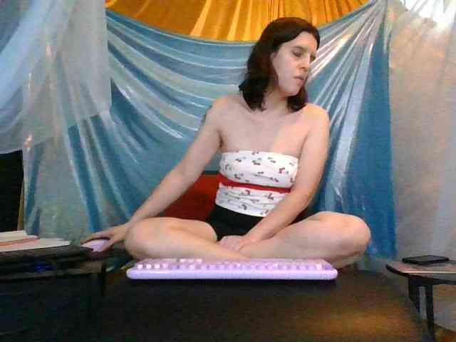 AlluringAli25 webcam