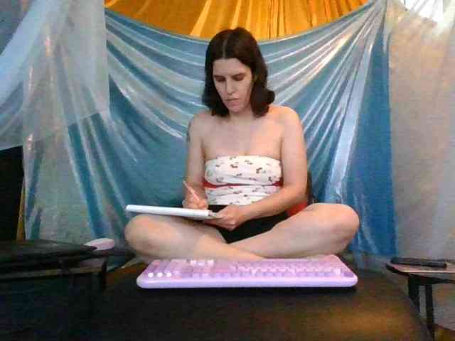 AlluringAli25 webcam