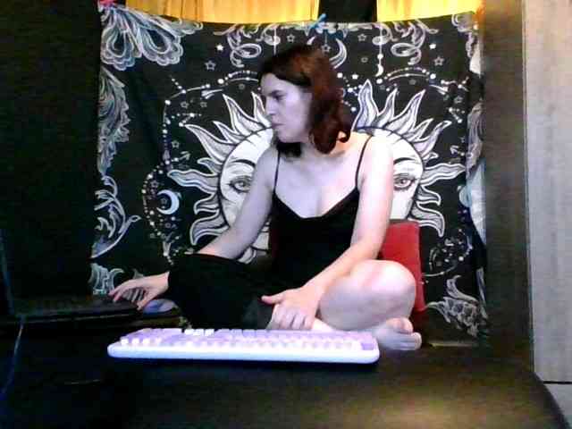 AlluringAli25 webcam
