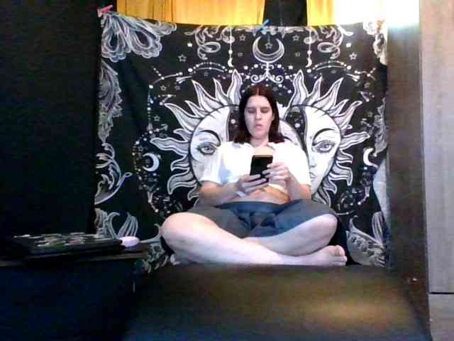 AlluringAli25 webcam