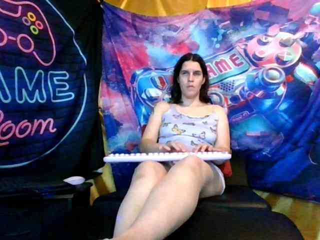AlluringAli25 webcam