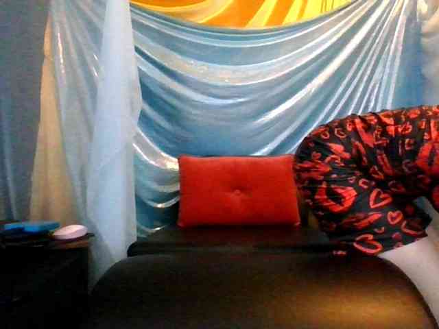 AlluringAli25 webcam