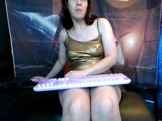 AlluringAli25 webcam