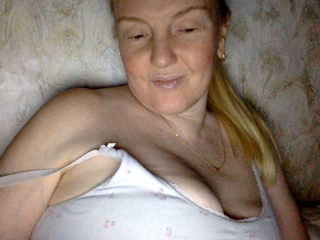 BlondyVio live cam on BongaCams