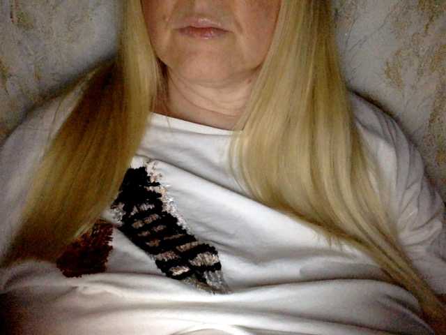 BlondyVio live cam preview