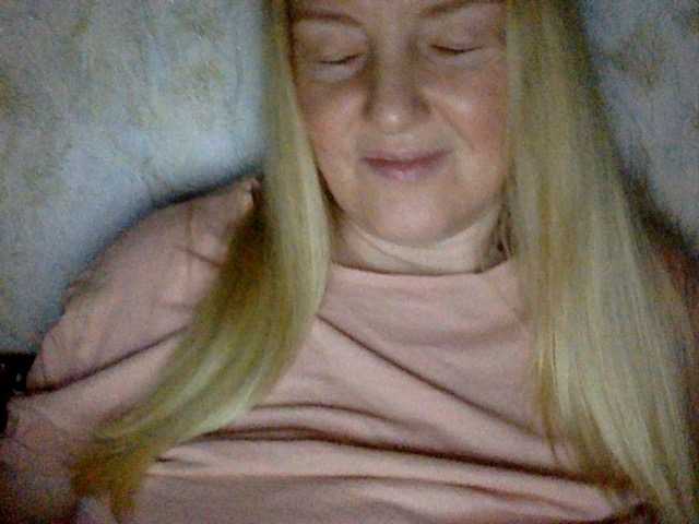 BlondyVio live cam on BongaCams