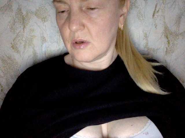 BlondyVio live cam on BongaCams