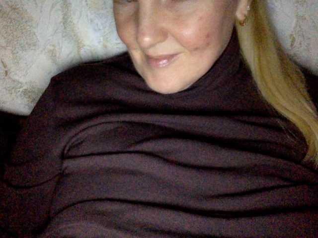 BlondyVio live cam on BongaCams