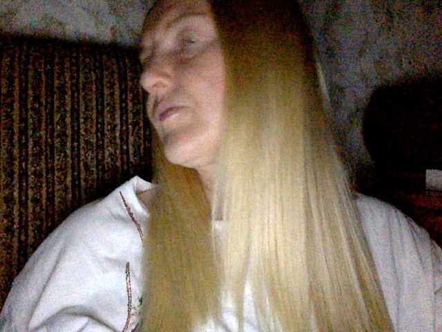 BlondyVio live cam on BongaCams