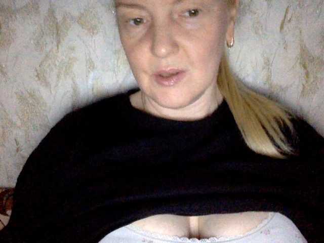 BlondyVio live cam on BongaCams