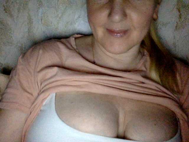 BlondyVio live cam on BongaCams