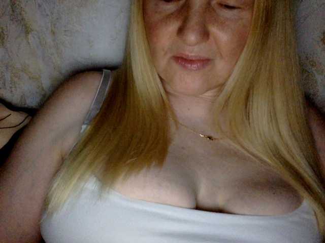 BlondyVio live cam on BongaCams