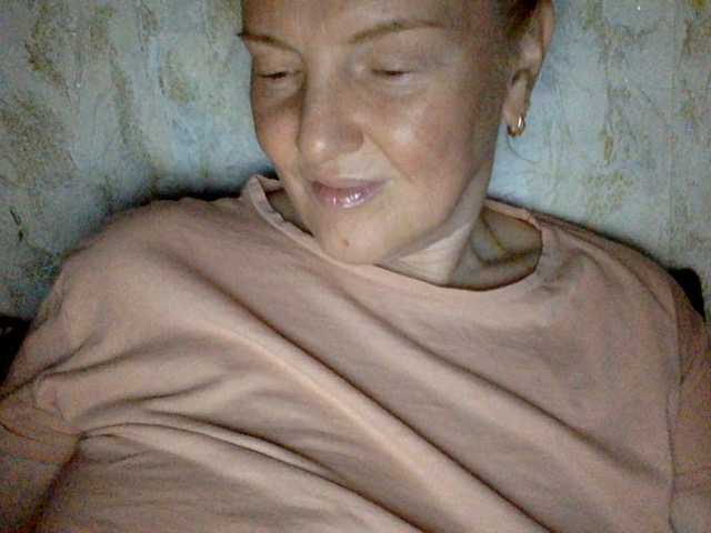 BlondyVio live cam