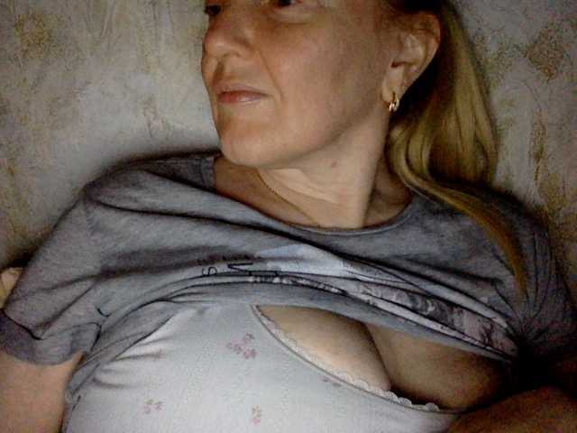 BlondyVio live cam on BongaCams