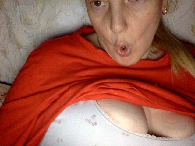 BlondyVio live cam on BongaCams